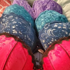 Cacique plunge bra lot